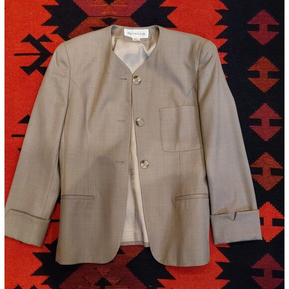 Jones New York Women's Beige Collarless 3 Button Wool Blazer. Size 10 - Picture 3 of 14